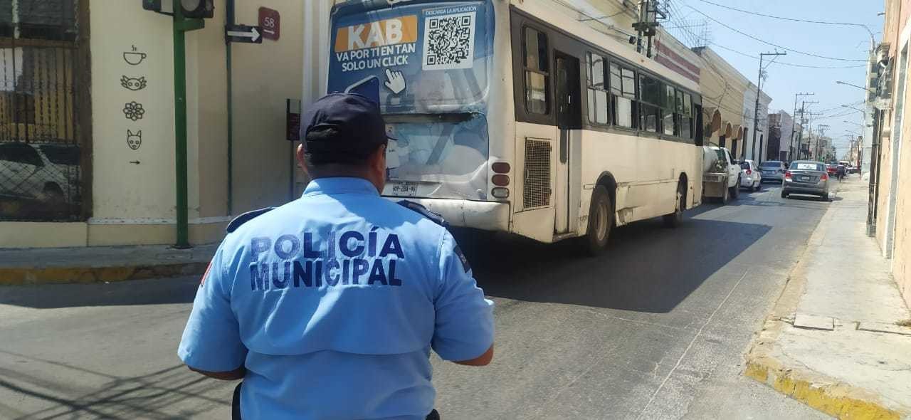 En el operativo de seguridad por la temporada de verano de este año, 380 agentes participarán brindando apoyo a la ciudadanía que circula en el primer cuadro de la ciudad de Mérida.- Foto de Policía Municipal de Mérida