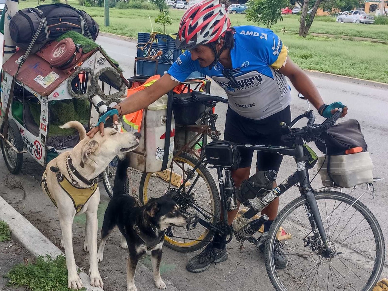 En un total de dos años y un mes le tomó recorrer todo México en bicicleta.