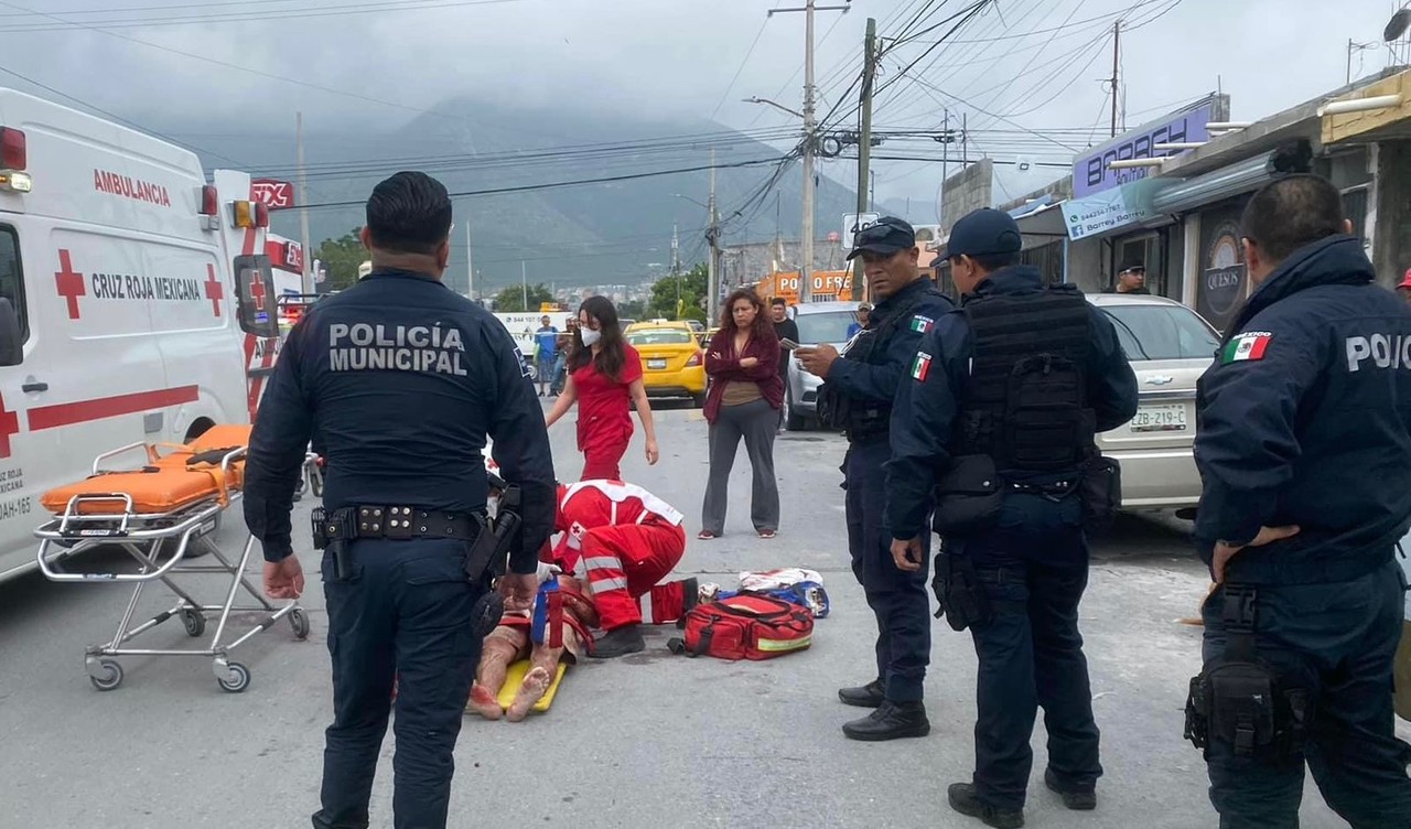 Los vecinos lograron dialogar con el joven para tranquilizarlo. (Fotografía: Redes sociales)