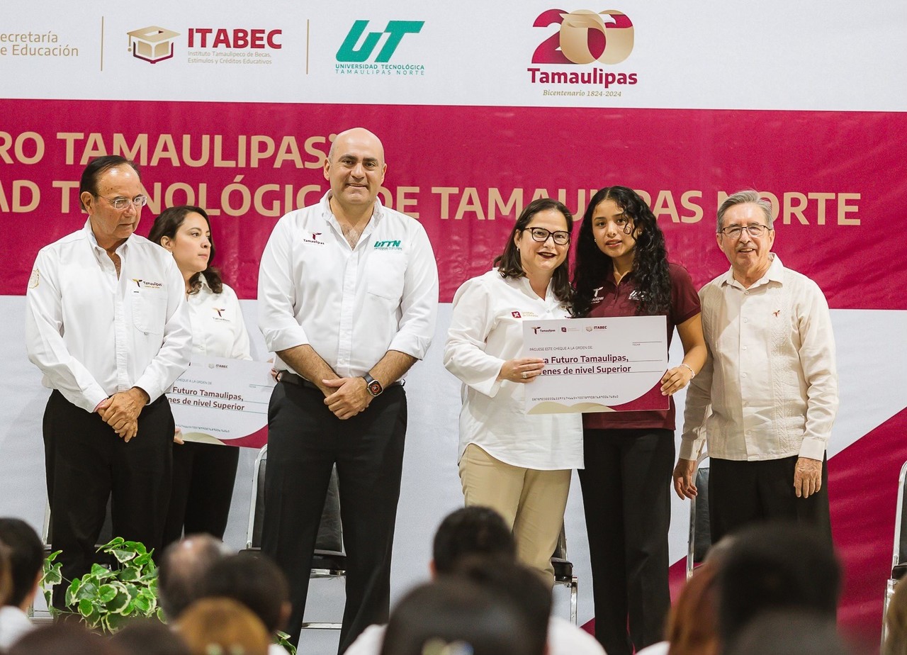 Entrega de becas 'Futuro Tamaulipas, jóvenes de nivel superior. Foto: SET