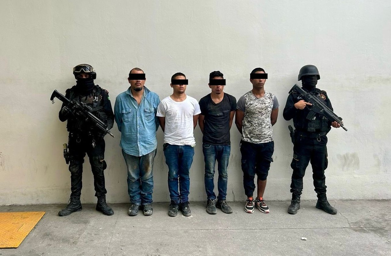 Los 5 pistoleros arrestados fueron identificados como Daniel “N”, de 32 años de edad; Yonathan “N”, de 23; Cristian “N”, de 25; Edgar “N”, de 37, y Federico “N”, de 40. Foto: Diego Beltrán.