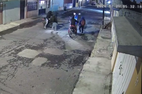 Asalto violento en Coacalco: delicuentes en motocicletas atacan a hombre (VIDEO)