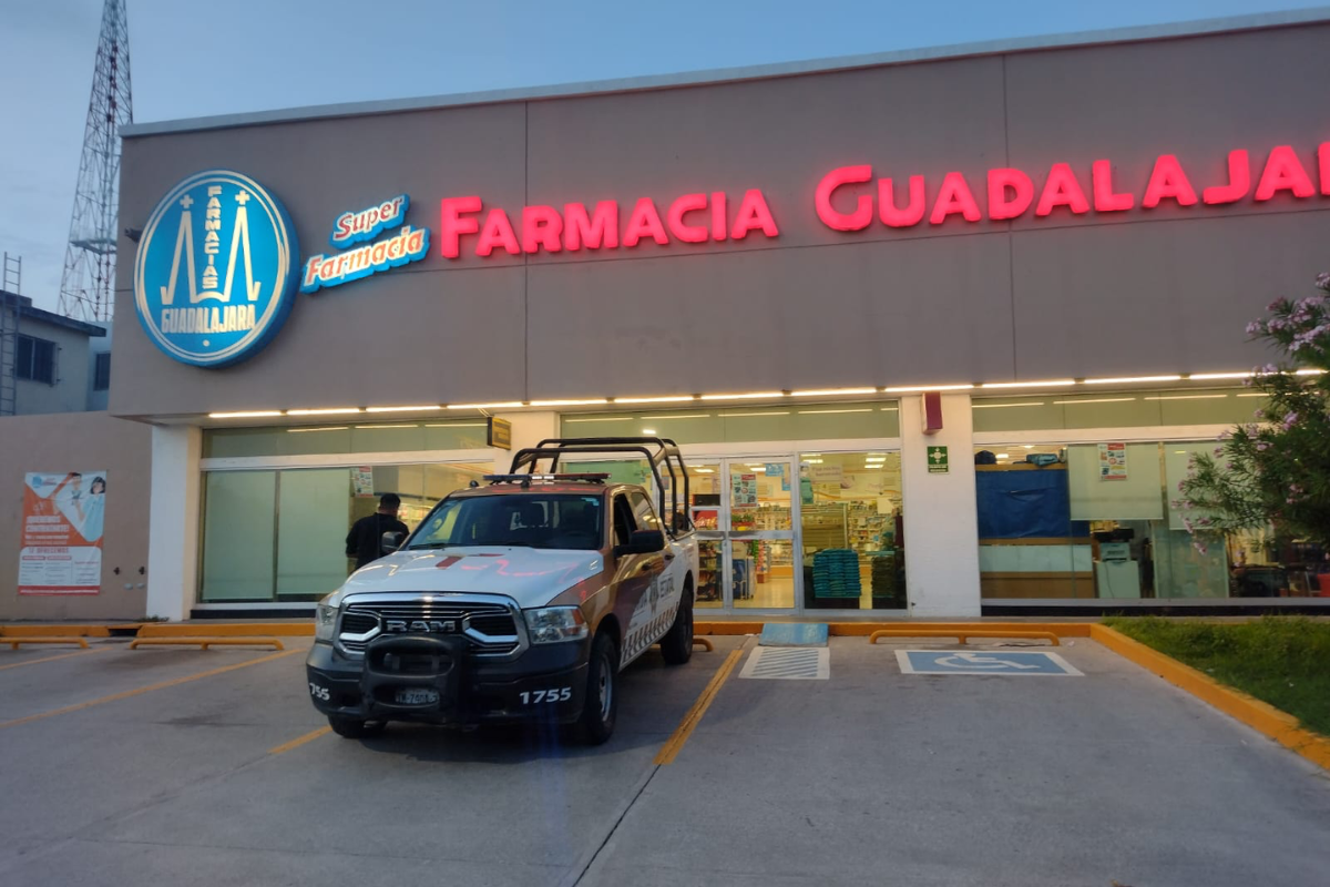 Elementos de la Guardia Estatal reforzaron la vigilancia en zonas comerciales y establecimientos pertenecientes a cadenas comerciales. Foto: Agencia