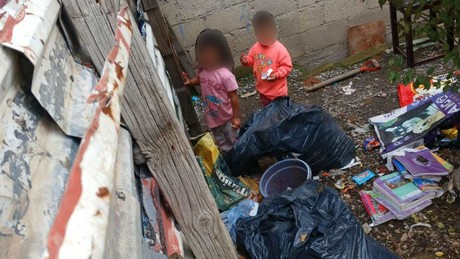 Solos y sin comida dejan a dos niños de tres y un año en Ocoyoacac
