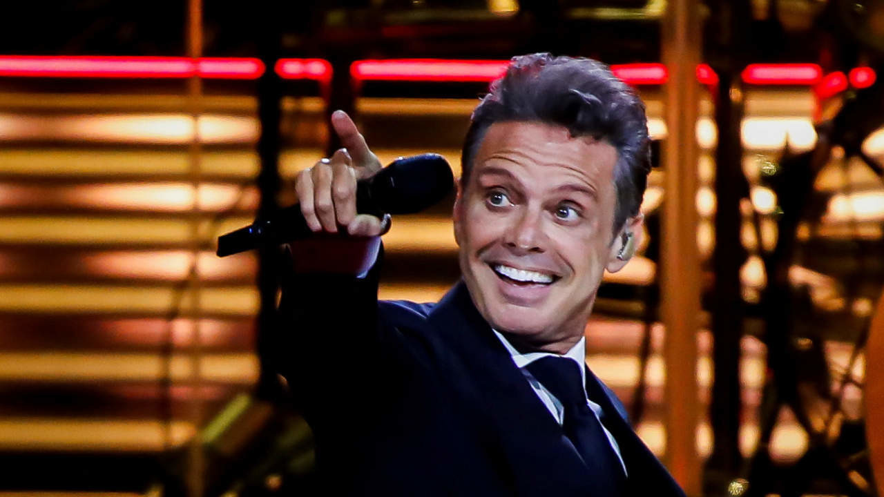 Luis Miguel en estos momentos se encuentra en medio de una gira que lo ha hecho retornar exitosamente a los escenarios. Foto. Especial.