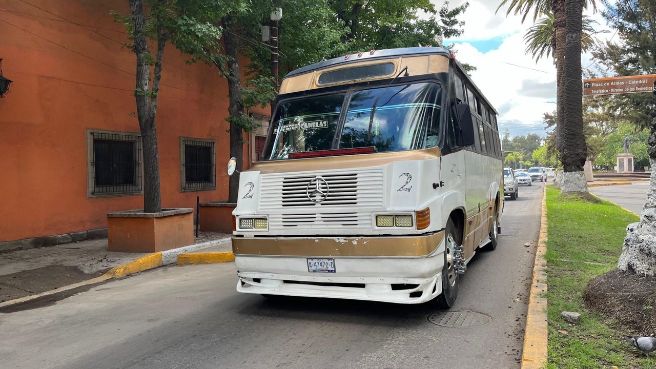 Camión del transporte púbico sobre las calles de Durango. Foto: Cortesía.