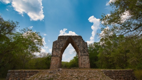 Descubre Kabah, la joya arqueológica de Yucatán con arquitectura maya única
