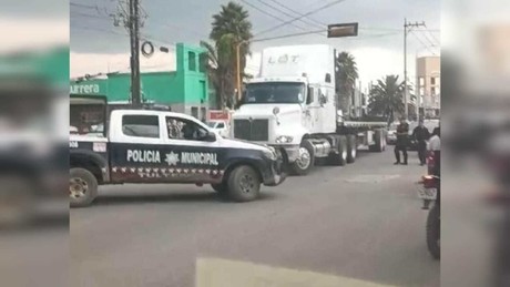 Detienen a trailero a balazos en Tultepec (VIDEO)