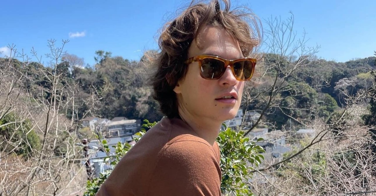 Ansel Elgort anuncia su regreso a la música (VIDEO)