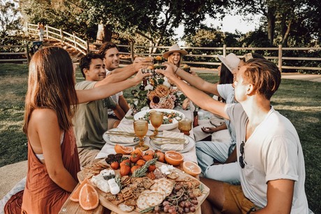 De Amigos a Familia: La importancia del Día Internacional de la amistad