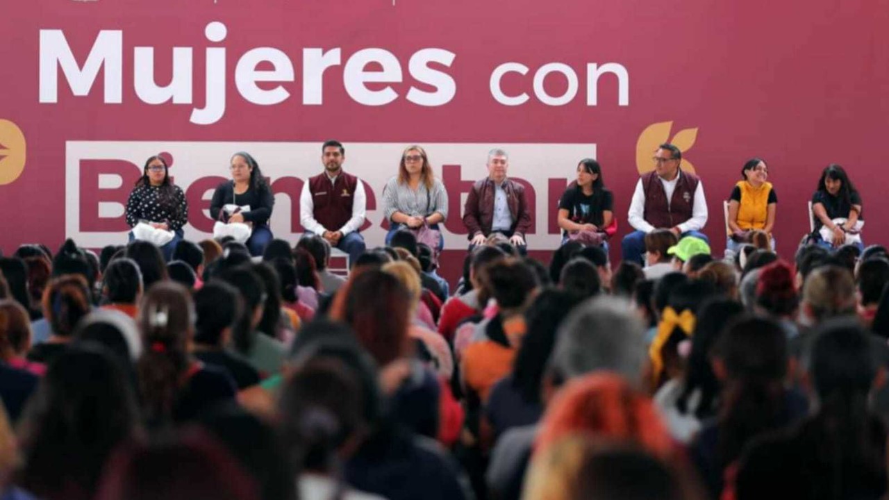 A partir de este mes de julio se entregarán 25 mil tarjetas de Mujeres con Bienestar se entregarán 25 mil tarjetas para alcanzar las 650 mil beneficiadas. Foto: Gob. de Edomex