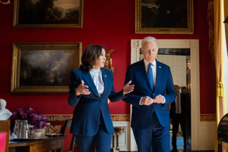 Joe Biden renuncia a su candidatura y ofrece su respaldo a Kamala Harris