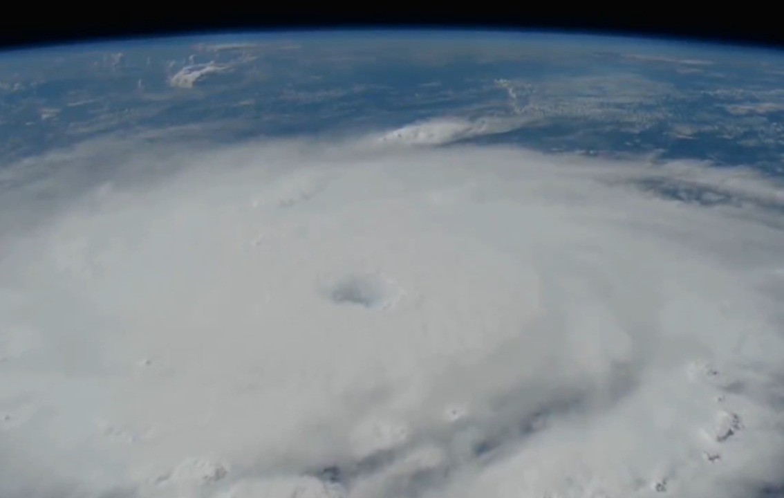 La NASA captó el centro del huracán 'Beryl' mismo que ya golpeó islas en el caribe. Foto: NASA.