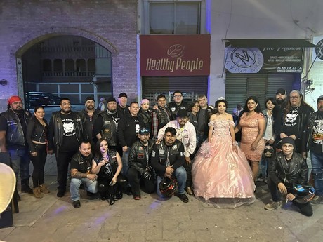 VIRAL: Celebra Marlen sus XV en Saltillo; madre pide apoyo para pastel