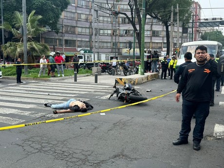 Muere motociclista tras chocar contra unidad de transporte público en la GAM