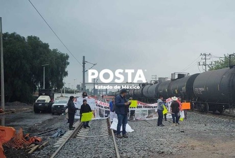 Vecinos de Tultepec detienen construcción del Tren Suburbano