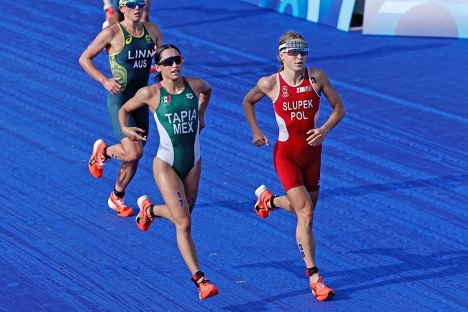 Competencia de Triatlón - Rosa María Tapia de México.   Foto: @CONADE