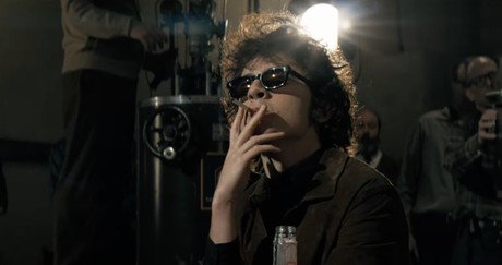 Timothée Chalamet se convierte en Bob Dylan en el avance de 'A Complete Unknown'