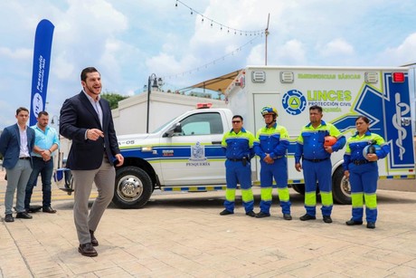 Recibe municipio de Pesquería una barredora y ambulancia para Protección Civil