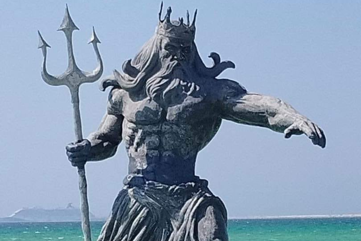 Estatua de Poseidón en Yucatán. Foto: @Re_Villarreal