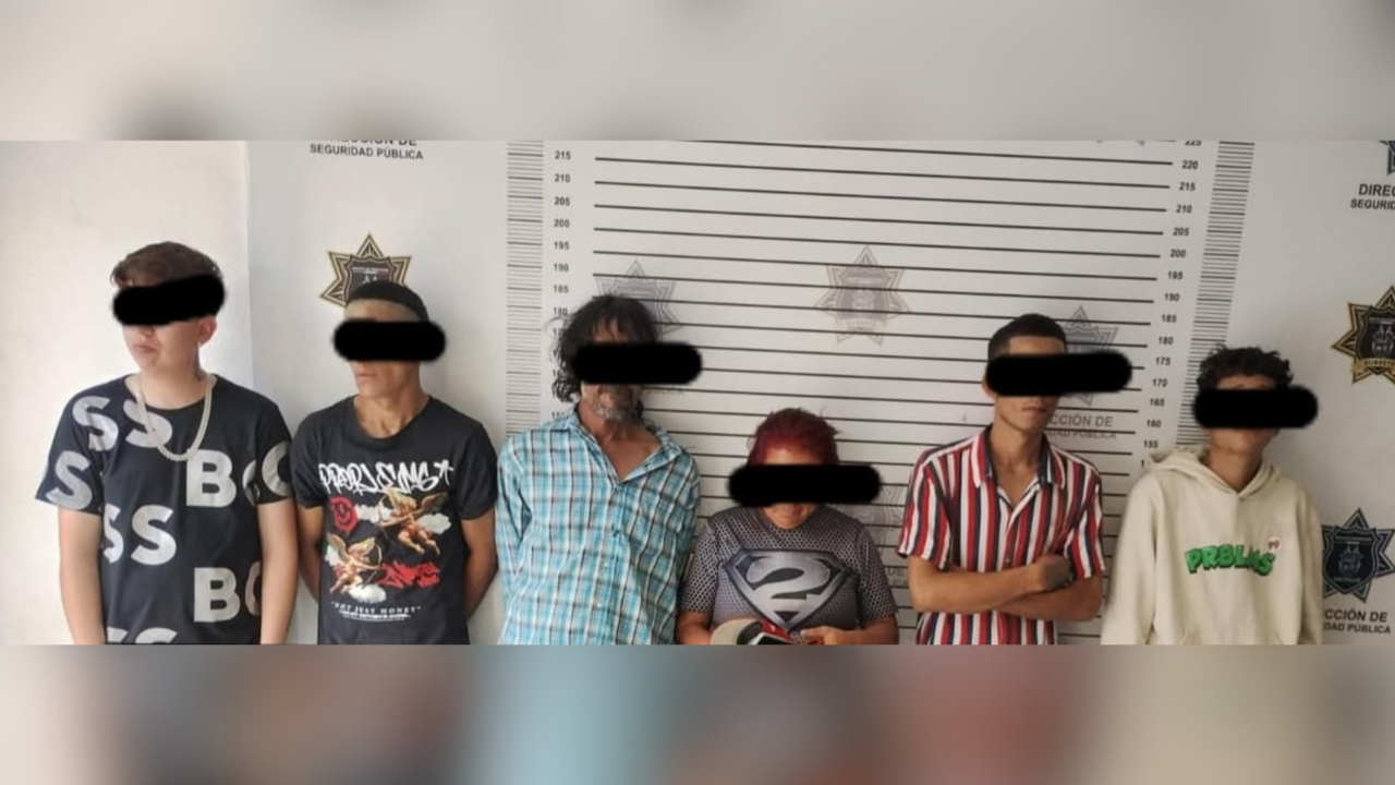 Detenidos del altercado en la colonia Las Palmas de Saltillo / Foto: Taxistas Saltillo