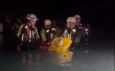 Rescatan a mujer lesionada y 5 acompañantes en río de Cozumelito