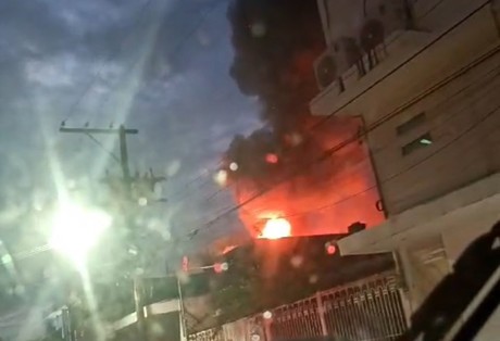 Se quema vecindad y tejabanes en Monterrey