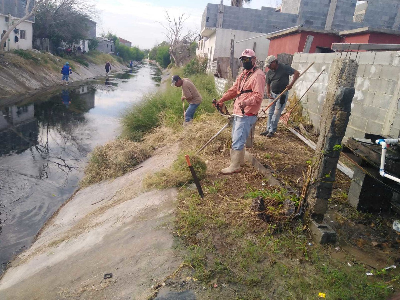 Se han intensificado las labores de limpieza y desazolve de drenes naturales.