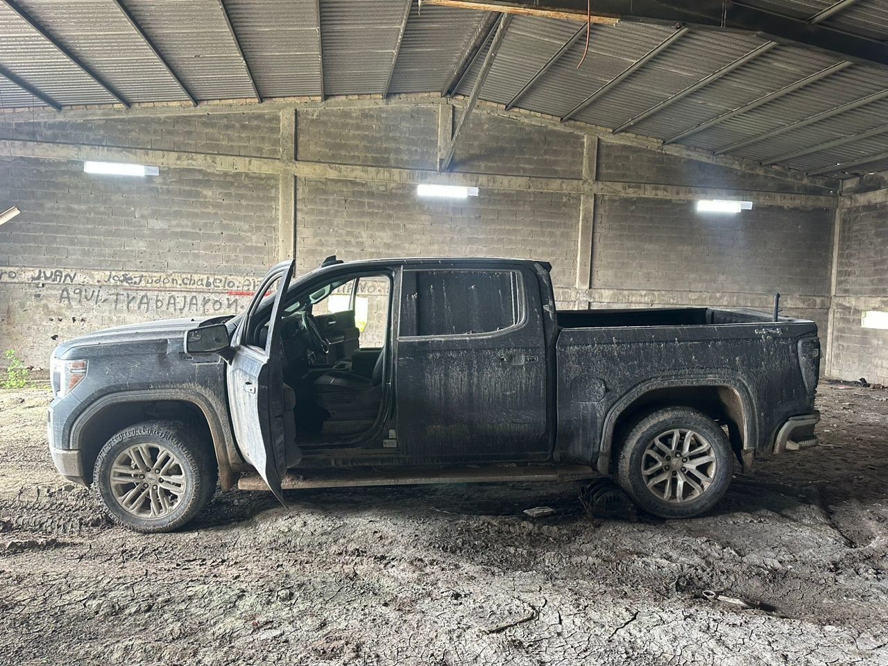 Camioneta GMC Sierra con reporte de robo en Estados Unidos. Foto: SSPT