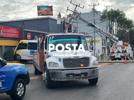 'Camionazo' Autobús que transportaba obreros choca en Toluca