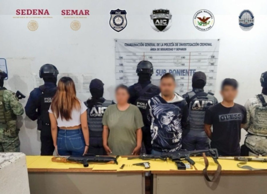 Los cuatro detenidos por las autoridades estatales y federales en Morelos. Foto: Zona Centro Noticias.