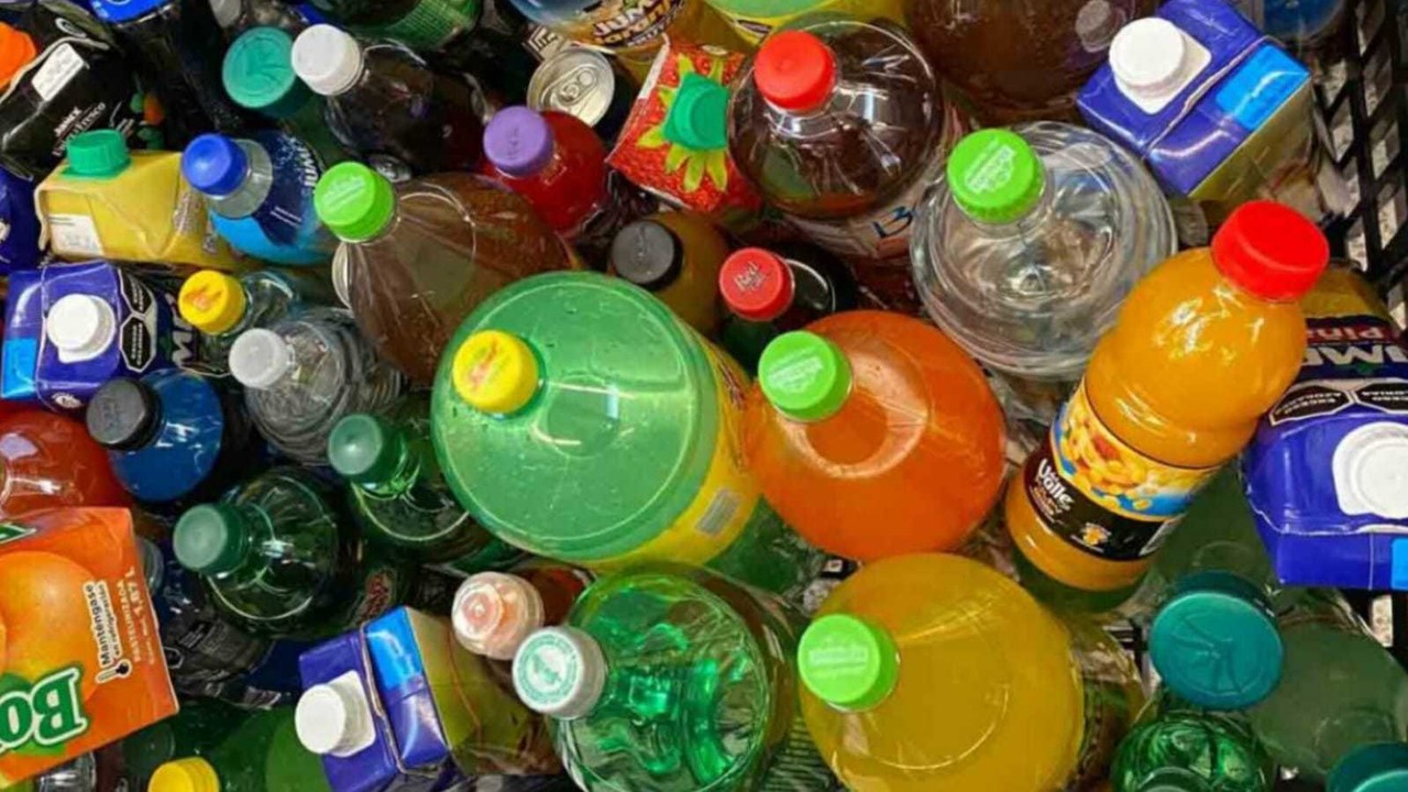 Según El Poder del Consumidor más de la mitad de las muertes en México están relacionadas con el consumo de refrescos y bebidas azucaradas. Foto: Cuartoscuro.