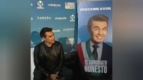 Llega Adrián Uribe a Toluca con 'El candidato honesto'