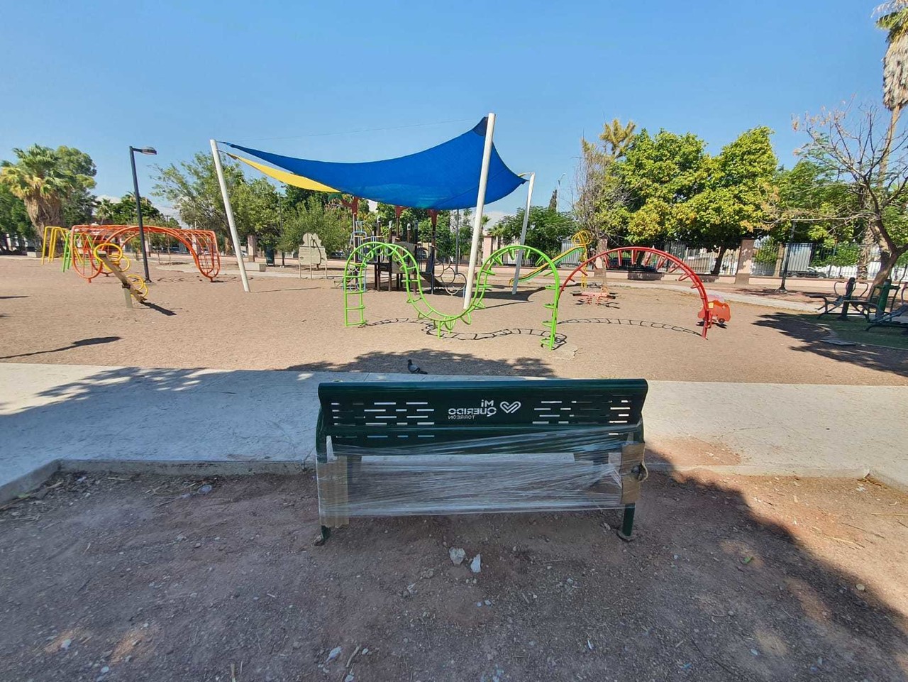 Se instalaron zonas de descanso en los juegos infantiles. (Fotografía: Gobierno de Torreón)