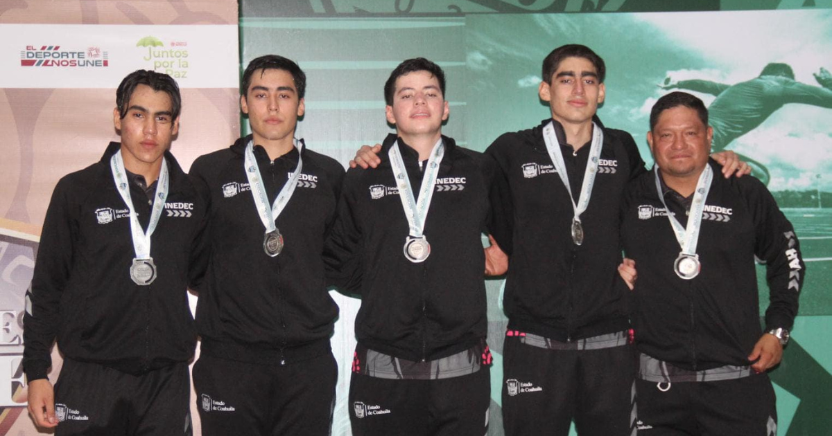 Jovenes coahuilenses con las medallas de plata después de su actuación en Conade 2024 / Foto: Instituto Estatal del Deporte de Coahuila