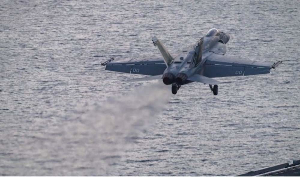 Una piloto de caza de la Armada de Estados Unidos logra histórica victoria. Foto. (Crédito: Aaron Haro Gonzalez/U.S. Navy/AP)