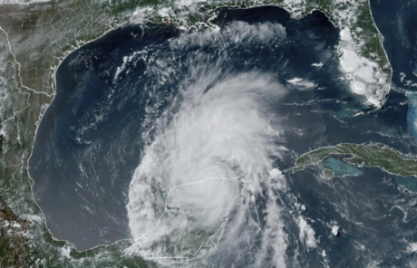 Texas advierte sobre posible impacto de huracán Beryl en la costa