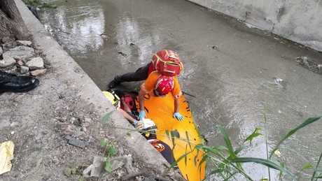 Mujer lesionada tras caer en Arroyo Seco de Monterrey