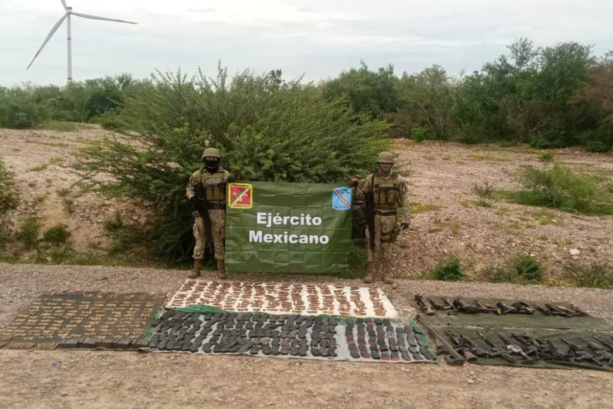 Las armas, cargadores, cartuchos y vehículos fueron puestos a disposición de las autoridades competentes. Foto: SEDENA