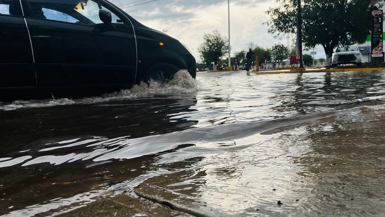 La acumulación de basura en las calles, particularmente de plásticos, es uno de los principales causantes de estos bloqueos. Foto: Jesús Carrillo.