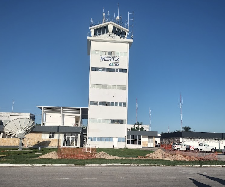 Una falla cibernética mundial afectó a aeropuertos del mundo, incluyendo el de Mérida, lo que generó afectaciones a los viajeros.- Foto de archivo