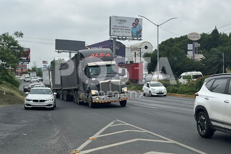 ¿Violan traileros reglamento al ingresar a la metrópoli?