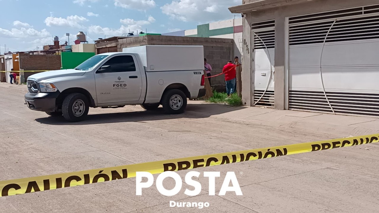 Autoridades resguardando la zona donde perdió la vida la mujer. Foto: Luis Lozano.