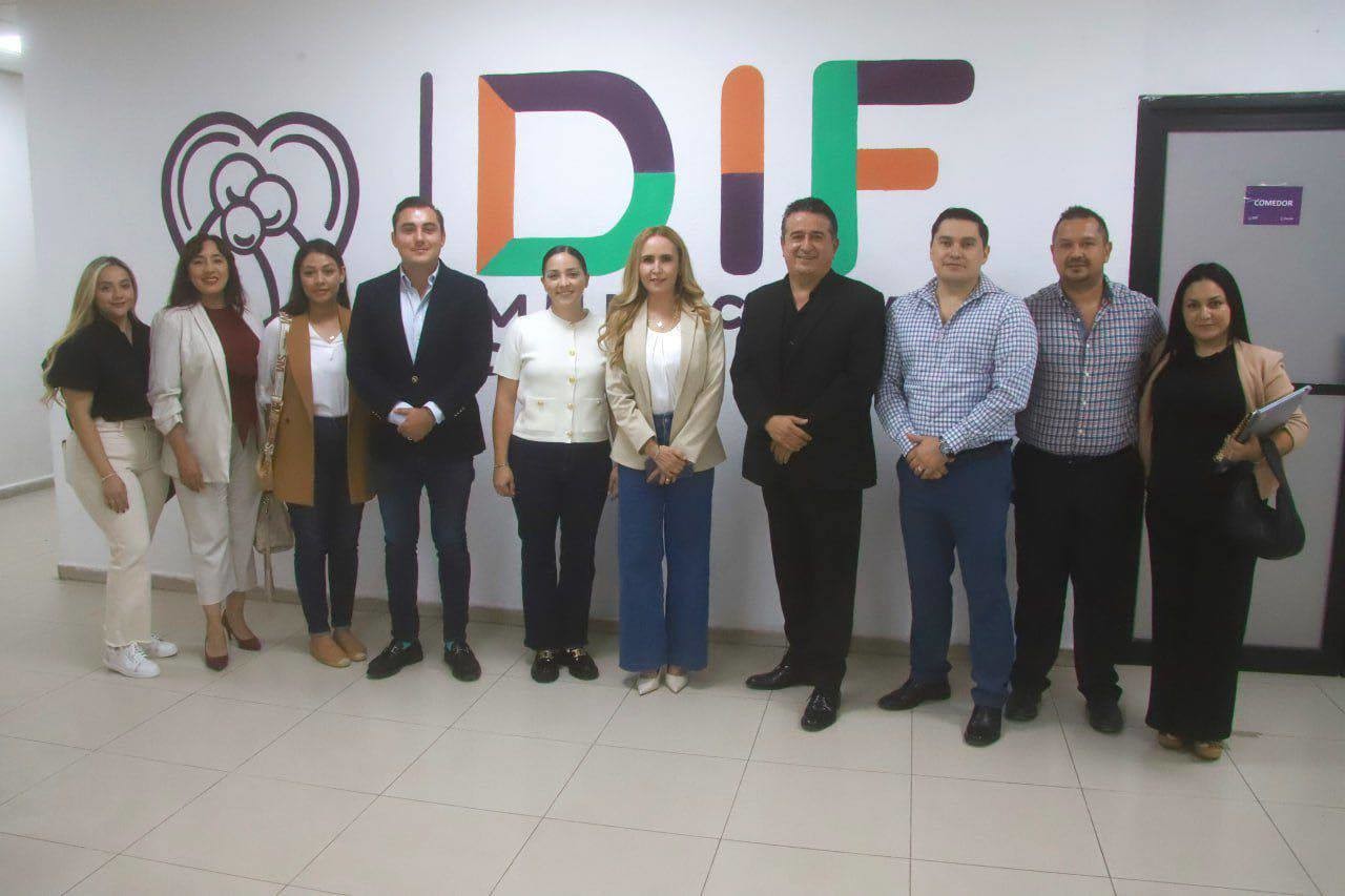 Reunión encabezada por las autoridades del DIF Municipal; acompañados del alcalde electo, Manuel Guerra y su esposa Ana Paula Ríos. Foto: Facebook @Gobierno de García