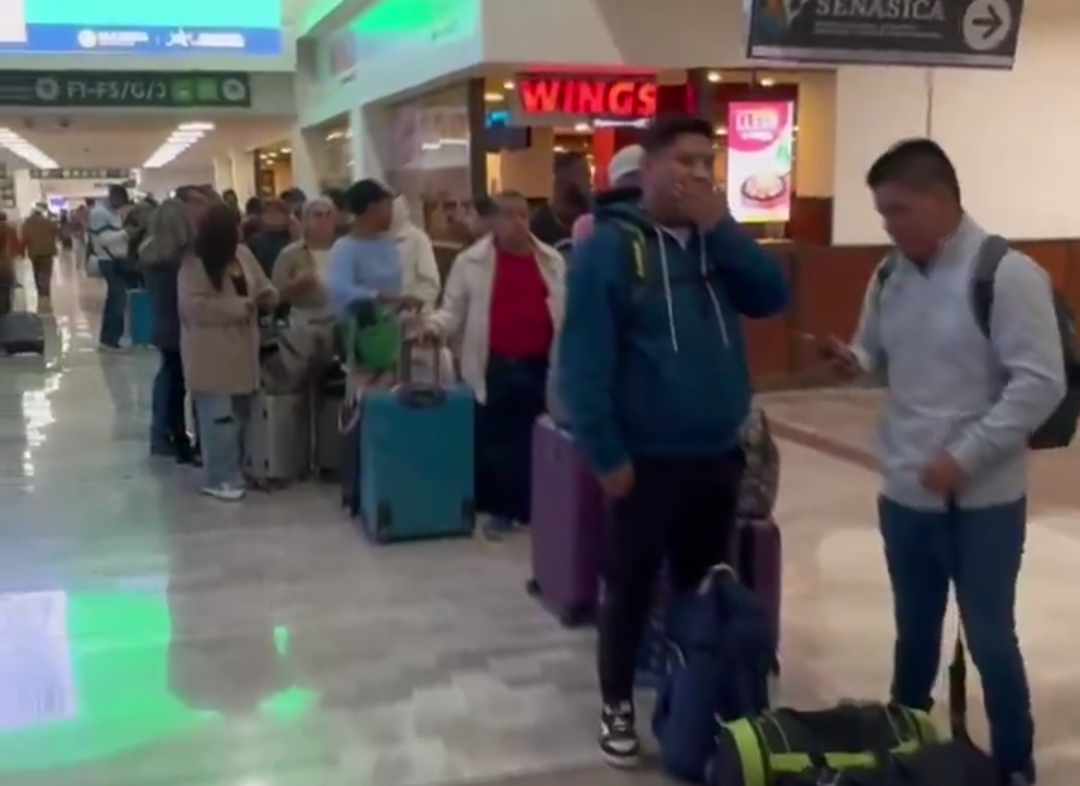 Largas filas en aeropuertos por fallo de Microsoft. Imagen: Captura de pantalla.