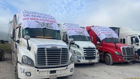 Transportistas de Altamira protestan en Monterrey por extorsiones