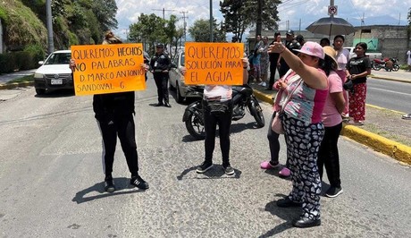 Bloquean Paseo Matlazincas en Toluca por falta de agua