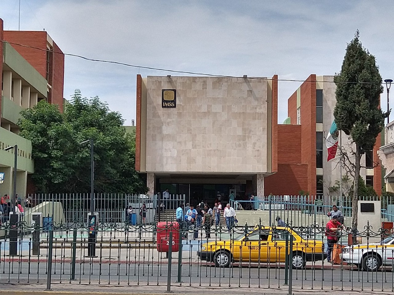 Da IMSS Coahuila declaración sobre la mujer que dio a luz en el baño. Foto de Facebook.