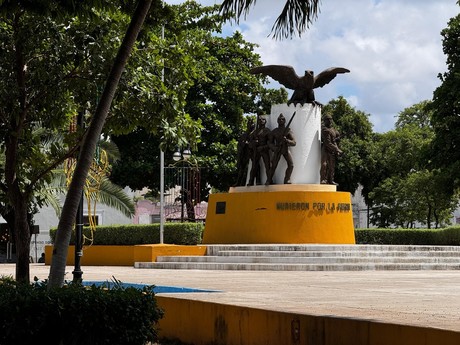 Mérida se viste de verde, blanco y rojo: Arrancan preparativos del mes patrio