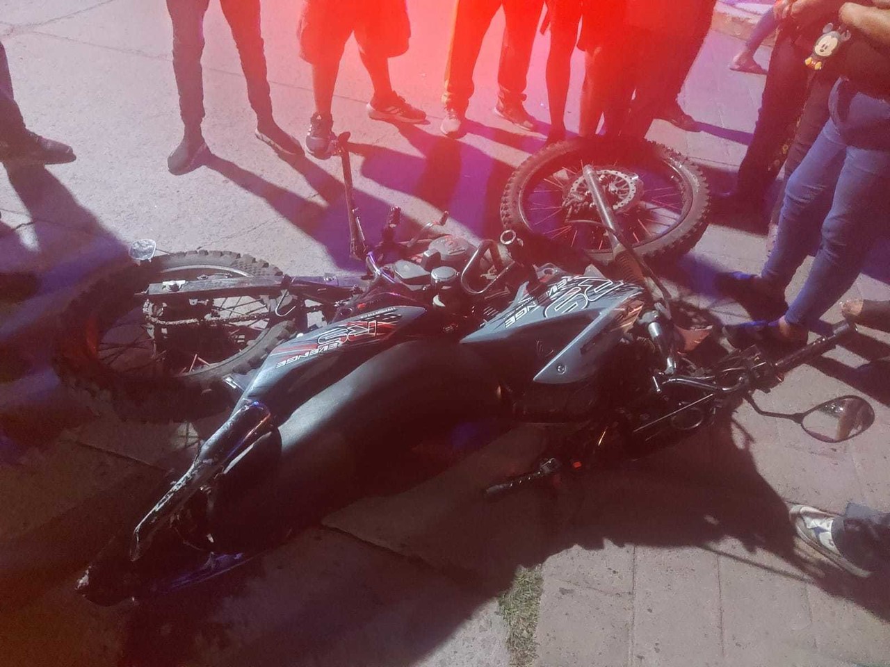 Un adolescente murió tras accidentarse en su motocicleta. Foto: Especial.